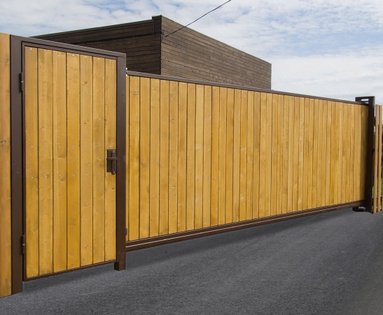 Деревянные ворота в Кореновске